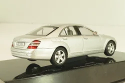 Mercedes-Benz S 500 (W221) 2006, silver, B66962220, AutoArt 1:43