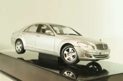 Mercedes-Benz S 500 (W221) 2006, silver, B66962220, AutoArt 1:43
