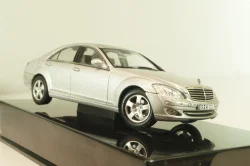 Mercedes-Benz S 500 (W221) 2006, silver, B66962220, AutoArt 1:43