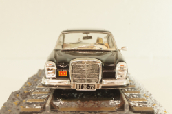 Mercedes-Benz 250 SE (W111) 1967, from movie "Octopussy" 1983, black, James Bond Modellauto Collection #23, 1:43