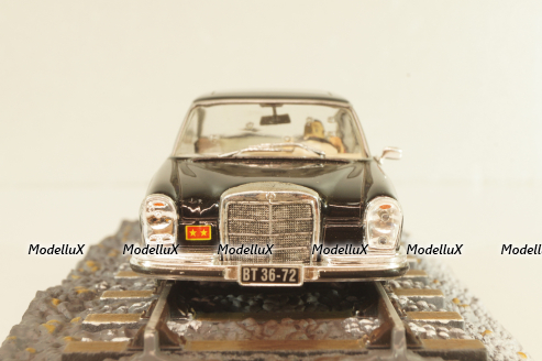 Mercedes-Benz 250 SE (W111) 1967, from movie "Octopussy" 1983, black, James Bond Modellauto Collection #23, 1:43