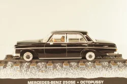 Mercedes-Benz 250 SE (W111) 1967, from movie "Octopussy" 1983, black, James Bond Modellauto Collection #23, 1:43