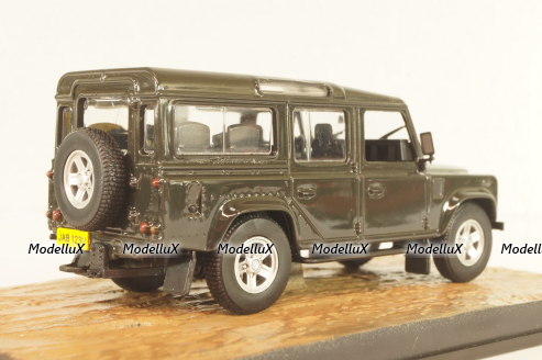 Land Rover Defender 110 from movie "Casino Royale" 2006, grey, James Bond Modellauto Collection #85, Altaya 1:43