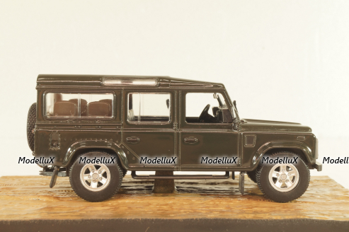 Land Rover Defender 110 from movie "Casino Royale" 2006, grey, James Bond Modellauto Collection #85, Altaya 1:43