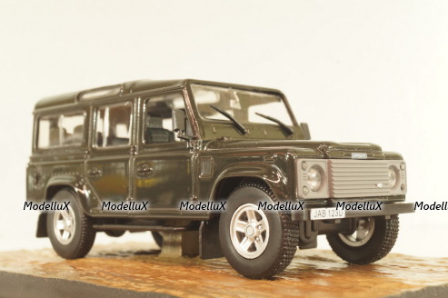 Land Rover Defender 110 from movie "Casino Royale" 2006, grey, James Bond Modellauto Collection #85, Altaya 1:43