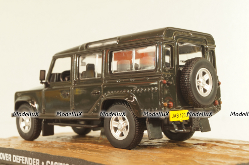 Land Rover Defender 110 from movie "Casino Royale" 2006, grey, James Bond Modellauto Collection #85, Altaya 1:43
