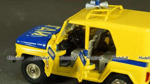 Toyota Crown Taxi 2004, blue, MOC083, IXO 1:43