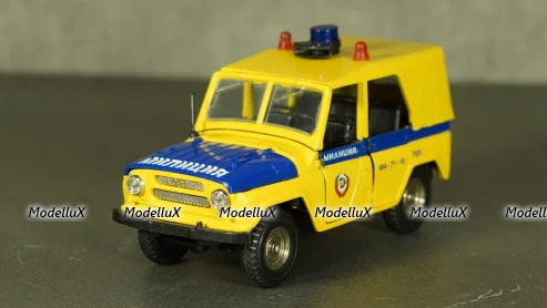 Toyota Crown Taxi 2004, blue, MOC083, IXO 1:43
