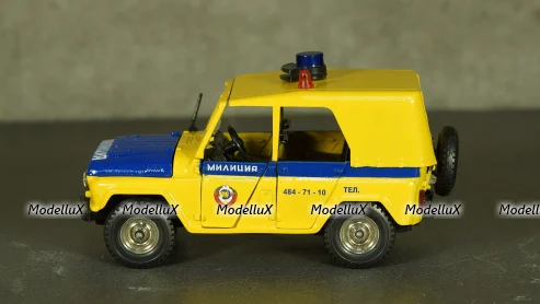 Toyota Crown Taxi 2004, blue, MOC083, IXO 1:43