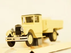 РАФ-977 Латвия синий, з-д Двигатель 1:43 