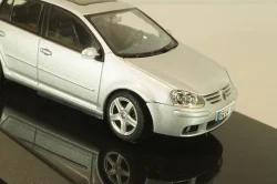 Volkswagen Golf V 5-doors 2003, silver, 59774, AutoArt 1:43