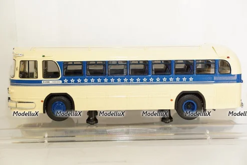 Triumph 3rd-Set: sport Triumph Collection, RHD, each 1x Spitfire, TR6 and stay, Vanguards 1:43