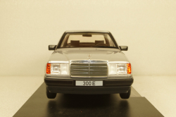 Mercedes 300 E (W124) 1984 silver, MCG18285, MCG 1:18
