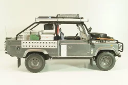 Land Rover Defender Tomb Raider (Lara Croft), movie edition , 8903TR, Kyosho 1:18