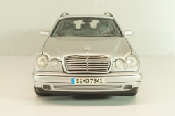 Mercedes-Benz E 420 (S210) 1995, silver, Anson 1:18