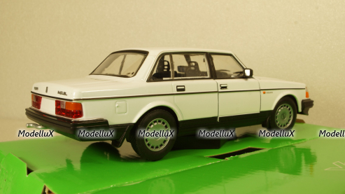 Volvo 240 GL white, 24102White, Welly 1:24