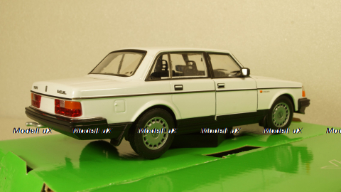 Volvo 240 GL white, 24102White, Welly 1:24