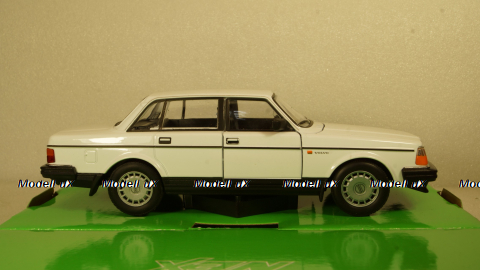 Volvo 240 GL white, 24102White, Welly 1:24