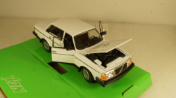 Volvo 240 GL white, 24102White, Welly 1:24