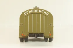 ТЗ-200 топливозаправщик на шасси Маз-200, хаки, Легендарные грузовики №80, Modimio 1:43