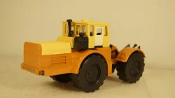 К-701, Кировец, з-д Двигатель 1:43  
