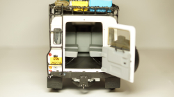 Land Rover Defender 110 Station Wagon, Universal Hobby 1:18 