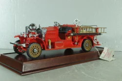 Ahrens Fox R-K-4 Pump Fire Engine 1922, red, Franklin Mint 1:32