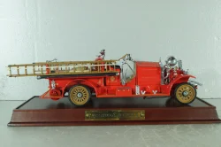 Ahrens Fox R-K-4 Pump Fire Engine 1922, red, Franklin Mint 1:32