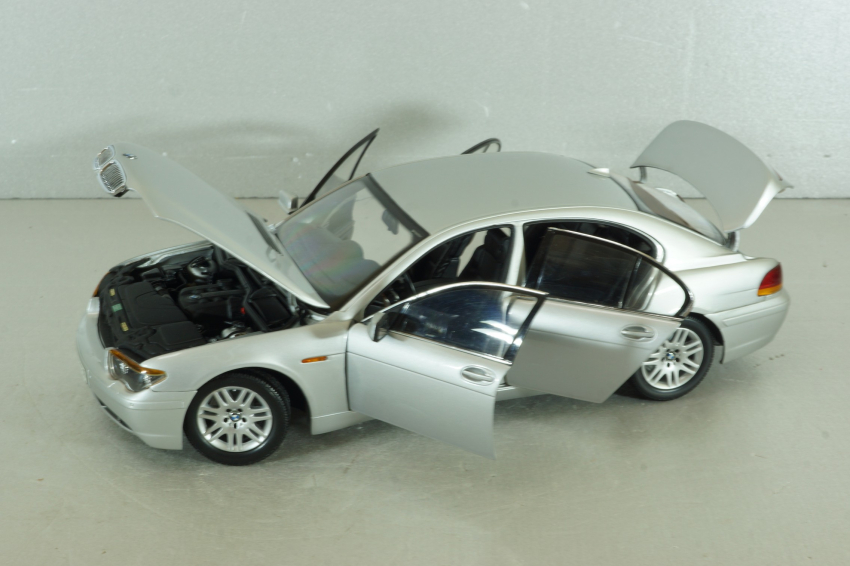 BMW 745i (E65) 2001, silver, 80430027858, Kyosho 1:18 купить