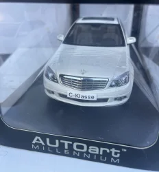Mercedes-Benz C-class Elegance W204, 2007, white, 76262, AutoArt 1:18