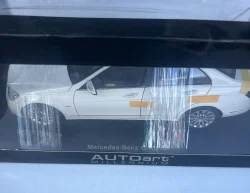 Mercedes-Benz C-class Elegance W204, 2007, white, 76262, AutoArt 1:18