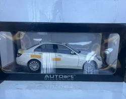 Mercedes-Benz C-class Elegance W204, 2007, white, 76262, AutoArt 1:18